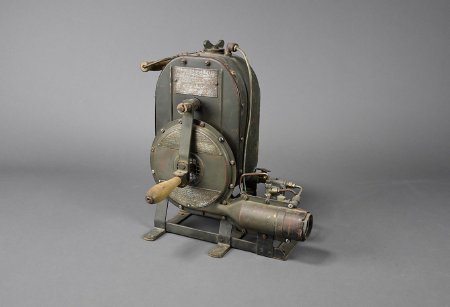 Stewart-Warner hand crank heater model 796