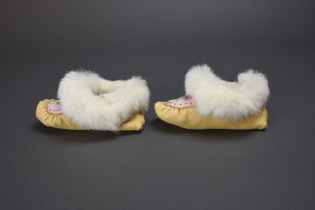 Child's moccasins - profile