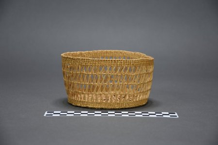 Basket with CM ruler