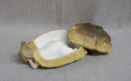 Turtle nymph figurine, top view