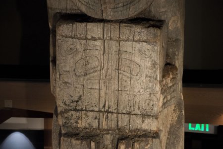 Memorial totem pole - box detail