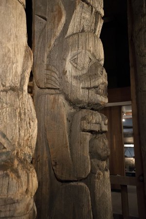 Memorial totem pole - beaver side profile