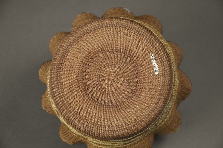 Fluted edge basket - bottom