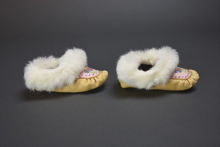 Child's moccasins - profile