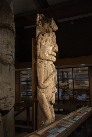 Mortuary totem pole