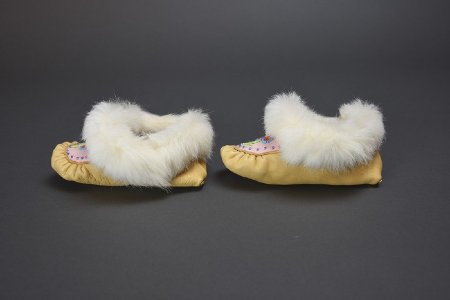 Child's moccasins - profile