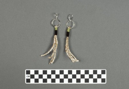 Earrings with CM ruler