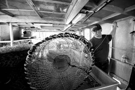 Matt Peavey Modifies Slinky Pots aboard the <i>F/V Anne Louise</i>