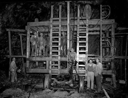 Tunnel construction - drilling crew