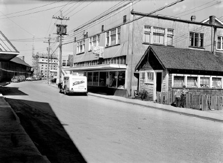 White Cliff Market