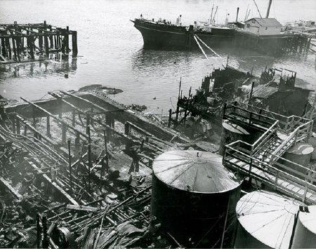 Standard Oil dock fire, 1952