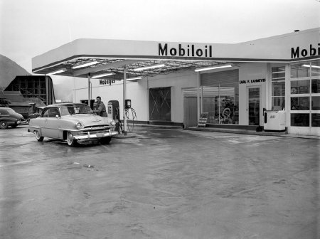 Lahmeyer's Mobil Service, 1954