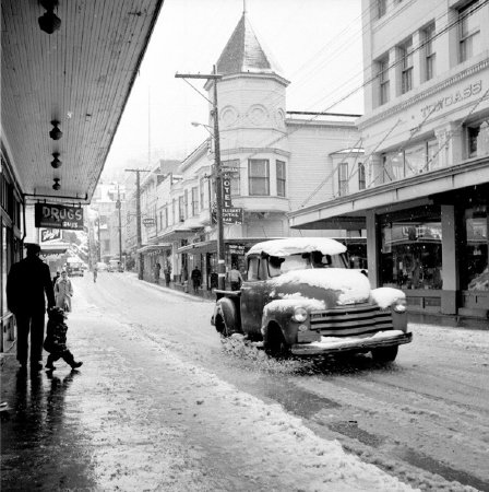 Winter conditions on Front Street