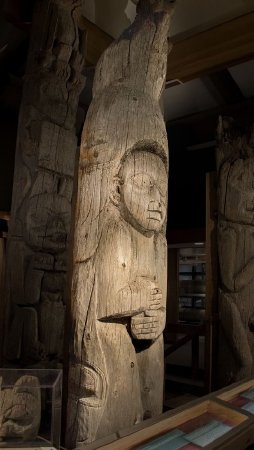 Mortuary totem pole