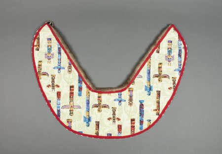 Back of collar lying flat