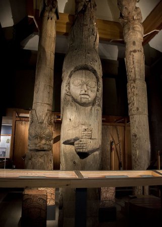 Mortuary totem pole